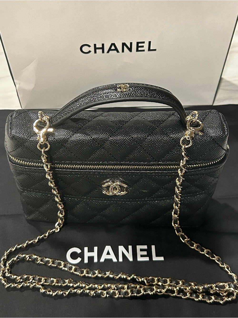 Chanel Quilted Leather Vanity Crossbody Bag in Black VIP GWP - Picture 4 of 14